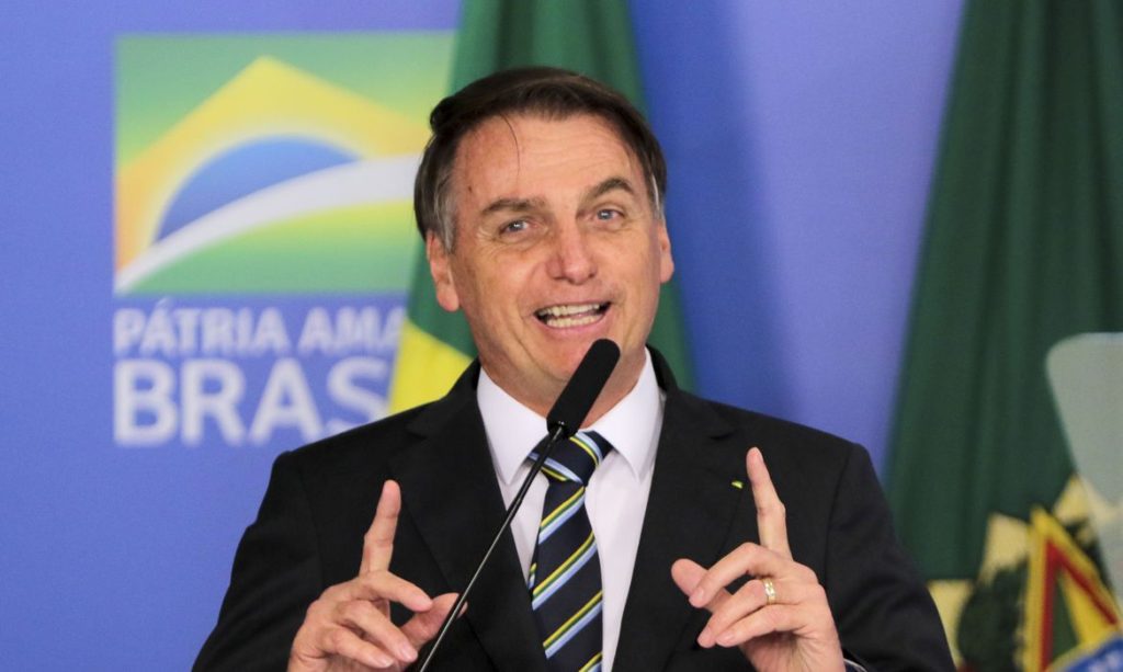 Bolsonaro diz que “resolve o problema do vírus em minutos”