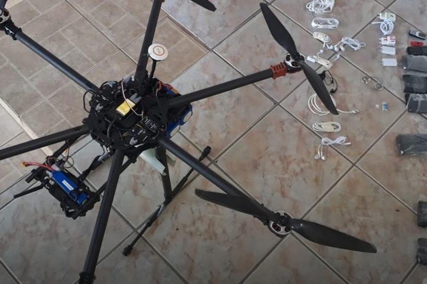 Agentes penitenciários derrubam drone que levava drogas e celulares em presídio de Anápolis