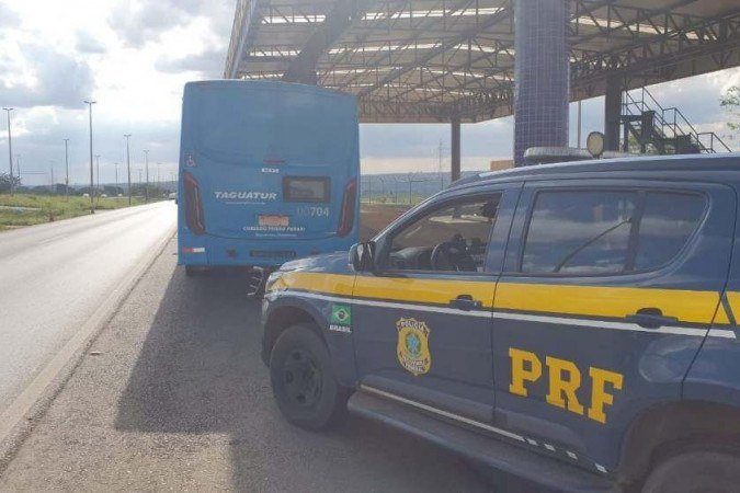 PRF prende homem por importunar sexualmente adolescente em ônibus