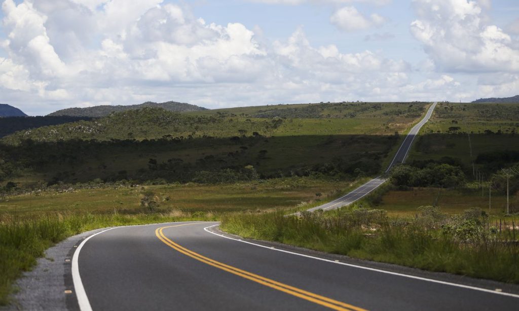 Governo diz que vai recapear trechos de sete vias de cidades do Entorno