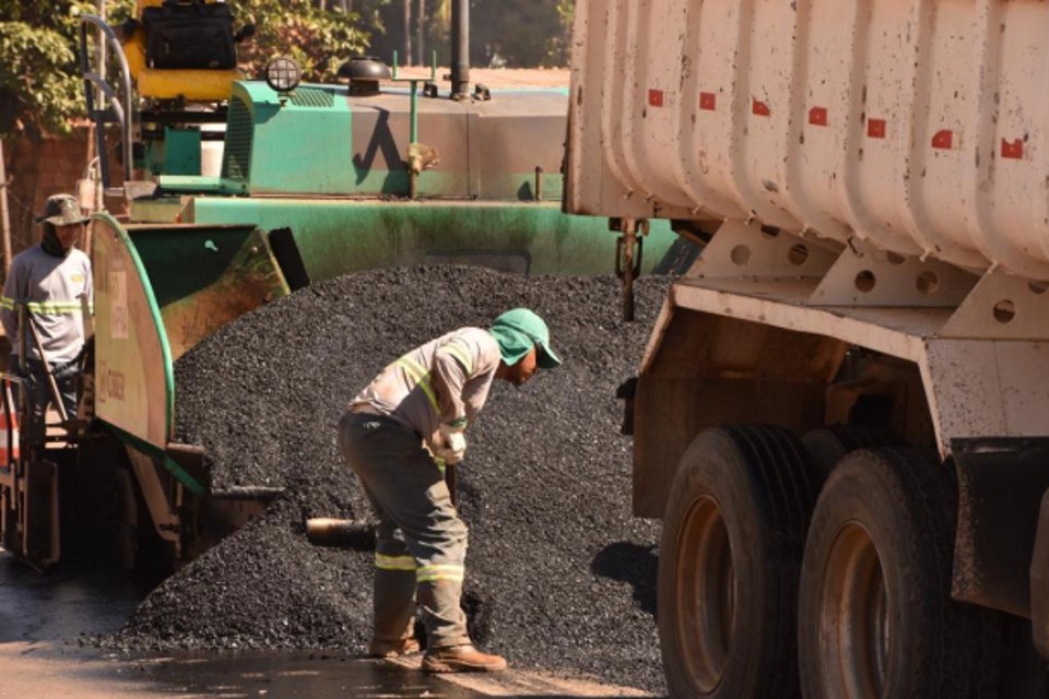 Caiado entrega parte de rodovia e diz que vai retomar obra do hospital de Águas Lindas