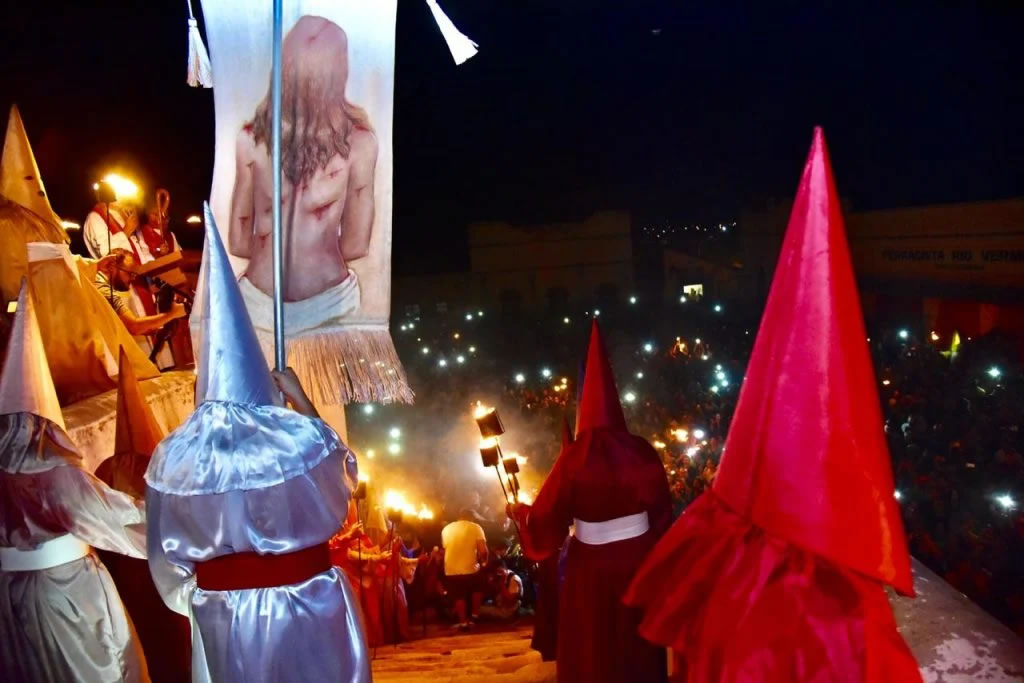 Procissão do Fogaréu em Goiás volta após dois anos nesta semana Santa